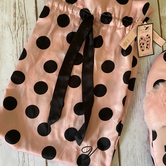 VS Slippers | NWT - Picture 6 of 8